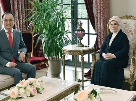 690cd142b825a93f9900fb82 Emine Erdoğan, Çin'in Ankara Büyükelçisi ile bir araya geldi