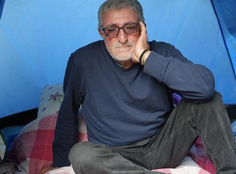 690dc9c1f673ab5ac36704ce Sosyal medyadan tanıştı, evlendi şimdi kabusu yaşıyor! Evini kaybetti, bıçaklandı, sokakta kalıyor