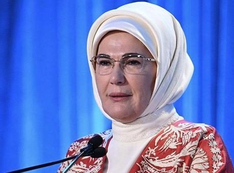 690e06f8af6c89f5a1fb481f Emine Erdoğan, Topkapı Sarayı Saat Müzesi'nin açılışına katıldı