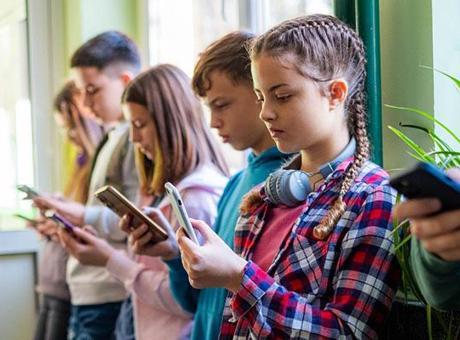 690ede63b825a93f990104c4 SON DAKİKA HABERLER: Danimarka'dan flaş karar! 15 yaş altına sosyal medya yasağı geliyor