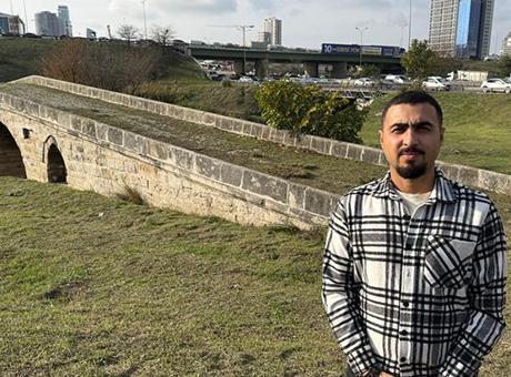 690ef420b825a93f99010584 E-5'in yanında çukura terk edildi: Kimse tarihini bilmiyor