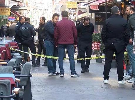 690f20ccb825a93f990106e1 İstiklal Caddesi'nde silahlı kavga! 2 yaralı