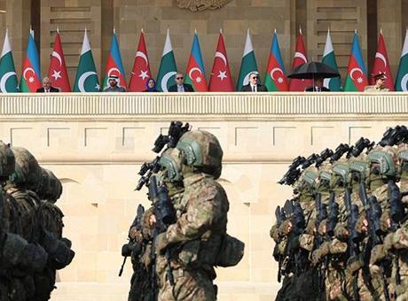 690f2f98b825a93f99010754 Azerbaycan, Karabağ Zaferi'nin 5. yılını askeri geçit töreniyle kutladı: Türk F-16'ları Bakü semalarında!