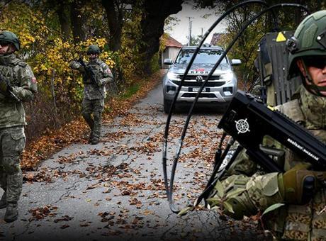 690f8e9ef673ab5ac3670ad2 Türk askeri Kosova'da devriyede! 'Bölgesel istikrara katkıda bulunuyor'