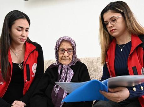 6910636bf673ab5ac367107e Atatürk'ün verdiği soyadı 79 yıldır gururla taşıyor! Cumhuriyet ile yaşıt Rana nine: 'Her 10 Kasım'da dualar okurum'