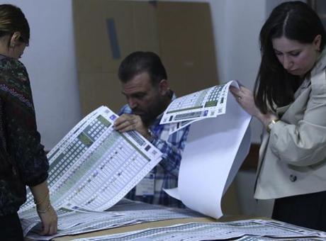 6910d203f673ab5ac36713c7 IKBY'de özel oylama! Güvenlik güçleri ile yerinden edilmiş seçmenler sandık başına gitti