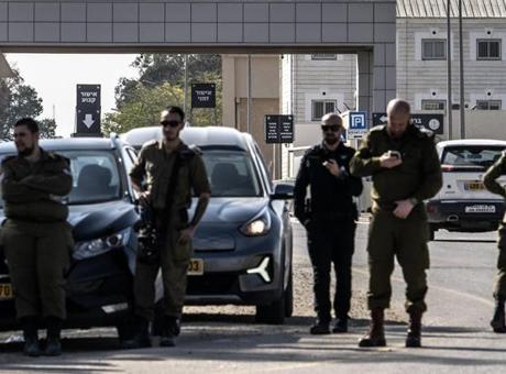 6910f480f673ab5ac36714d1 Filistinli esire tecavüz görüntülerini sızdırmıştı... İntihar şüphesiyle hastaneye kaldırıldı!