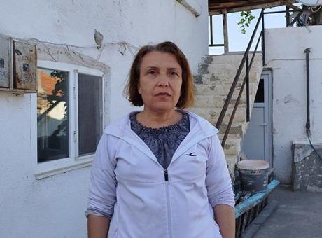 691197b23b681ccda5138b6c Yer: Çorum! Çatısına yuva yapan eşek arılarının soktuğu kadın hastanelik oldu