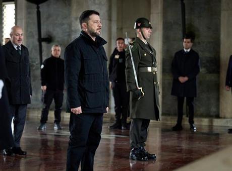 Ukrayna Devlet Başkanı Zelenskiy Ankara'da! Anıtkabir'i ziyaret etti