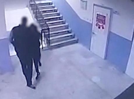 Otizmli öğrenciyi merdivenden ittiği görülen müdür tutuklanmıştı! Okulda kritik inceleme başlatıldı