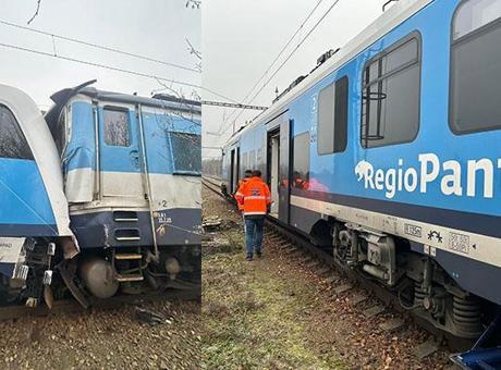 691efdfd610533a05f3a2206 Çekya'da iki yolcu treni çarpıştı! Çok sayıda yaralı var