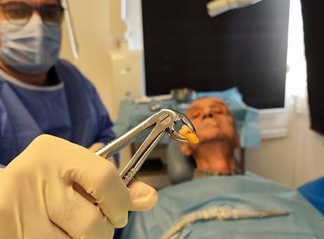 83 yaşında 20'lik dişi çıktı: Herkesin başına gelebilir