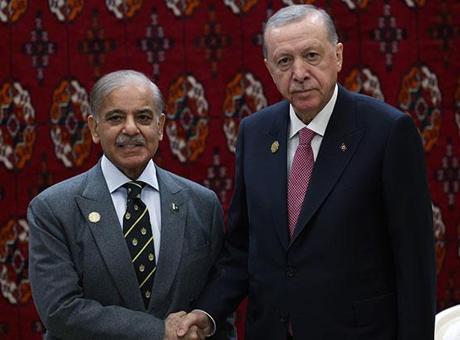 Aşkabat'ta diplomasi trafiği sürüyor: Cumhurbaşkanı Erdoğan, Pakistan Başbakanı ile görüştü