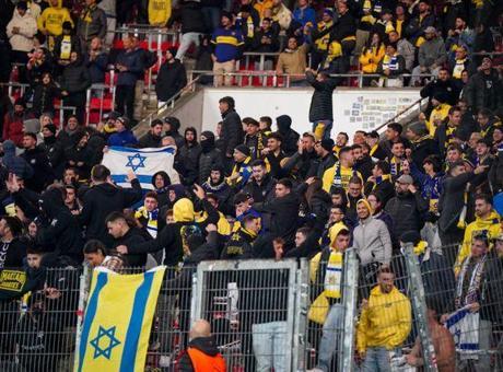 UEFA Avrupa Ligi maçında skandal! İsrailli taraftarlar Gazzeli çocuklara hakaret etti, Nazi selamı verdi