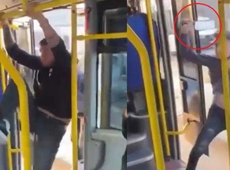 Otobüsteki dehşet anları kamerada! Tartıştığı kişiye satırla saldırdı