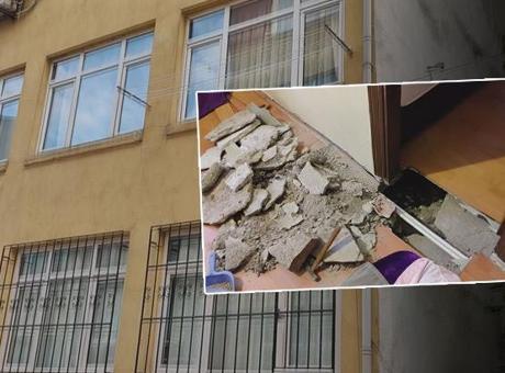Fatih'te 4 katlı binada panik! Binanın zemini çöktü