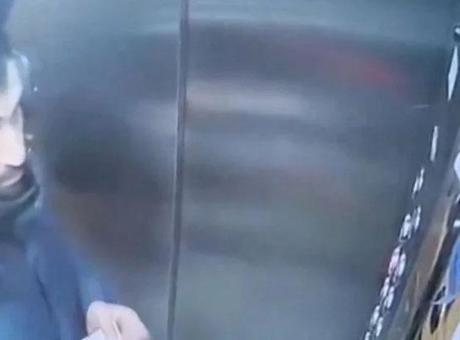 Kuryeden Atatürk'ün portresine çirkin saldırı! Yaşananlar kamerada