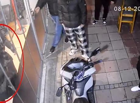 Borç tartışması dehşete döndü! Kuaför dükkanını baltayla bastı, 'Seni keseceğim' diye tehdit etti