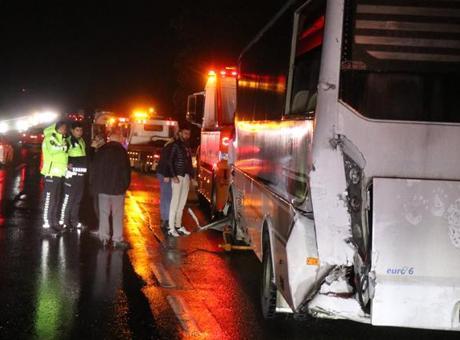 Bilecik yolunda zincirleme kaza: 6 araç birbirine girdi, 12 kişi yaralandı