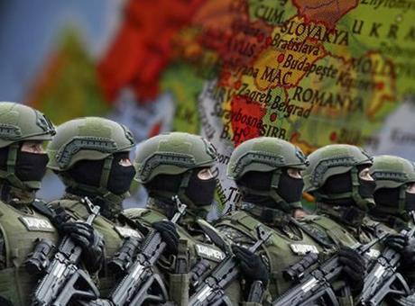 Balkanlarda büyük tehlike! Sırp milliyetçiler yeni savaşa hazırlanıyor: 'Rusya kan borcunu ödeyecek'