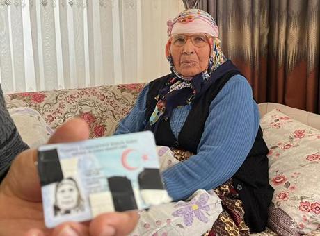 Kimlikte 113 yaşında! Doğum tarihi bilmeceye döndü: 68 yaşında doğum iddiası