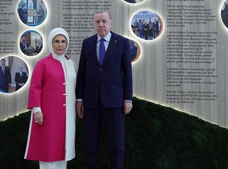 Emine Erdoğan, 16’ncı Büyükelçiler Konferansı kapsamında büyükelçiler ve eşleriyle bir araya geldi