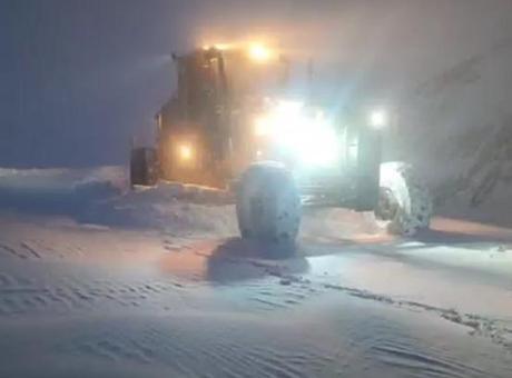 Siirt’te kar yağışı nedeniyle 15 köy yolu ulaşıma kapandı