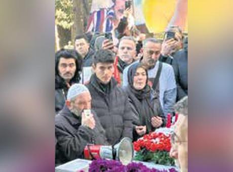 Mezarı başında anıldı