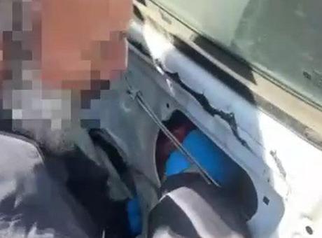 Otomobil kapılarından uyuşturucu fışkırdı! 'Babam hastaydı' savunması yaptı