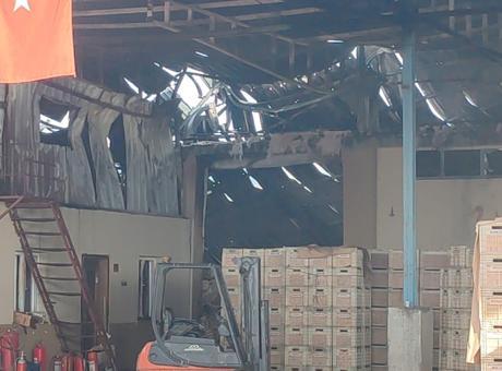 Hatay'da fabrika yangını! Pantolonunu giymek için geri döndü, hayatına mal oldu