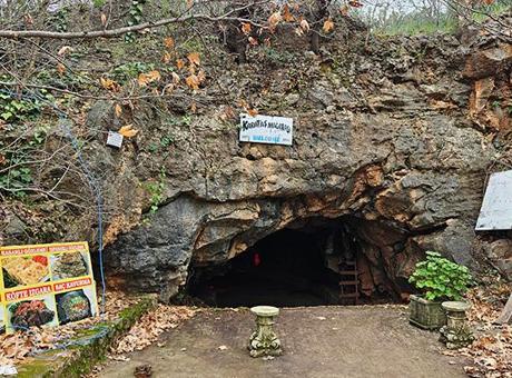 Büyük İskender'in mağarasında partiye tepki yağdı
