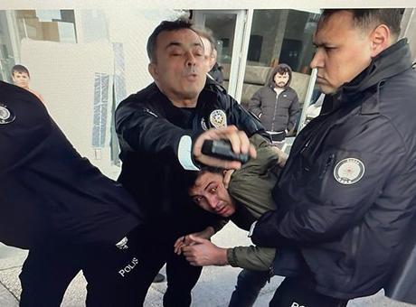 Son dakika... Bursa Büyükşehir Belediye Başkanı Bozbey'e saldırı girişimi