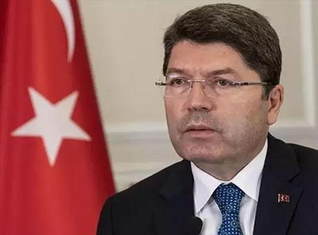 Bakan Tunç duyurdu! Sosyal medya paylaşımları tepki çeken avukat hakkında soruşturma