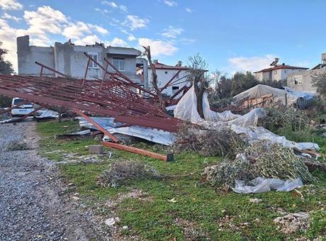 Antalya'da hortumun neden olduğu zarar, gün ağardığında ortaya çıktı