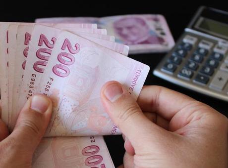 En düşük emekli aylığı zammı sonrası gözler maaşlarda! Zam farkları bu aya yetişir mi?