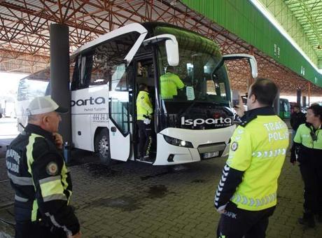 Otogarda feci kaza! Geri manevra yapmak isteyen otobüs ileri gitti, 1 kişi öldü