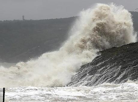 İstanbul Valiliğinden fırtına uyarısı! Şiddeti 90 km'yi bulacak