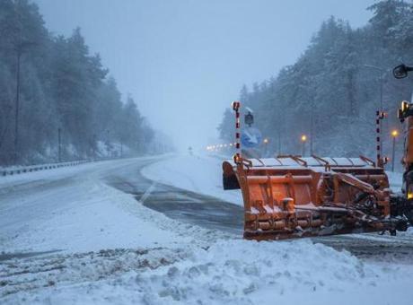 Kar ve tipi geçit vermiyor! Kayseri-Kahramanmaraş kara yolu trafiğe kapatıldı