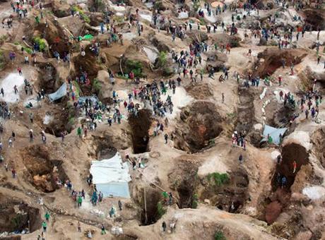 Bölgedeki tüm madenler aynı anda çöktü! Yüzlerce kişi toprak altında Bölgedeki tüm madenler aynı anda çöktü! Yüzlerce kişi toprak altında