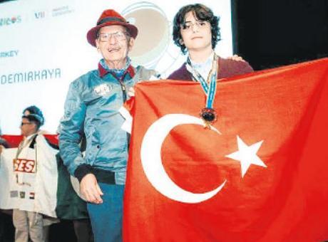Lise öğrencisi dünya birincisi