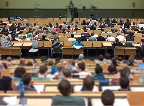 Üniversitelerde uygulamı eğitimde yeni dönem! Resmi gazetede yayınlandı