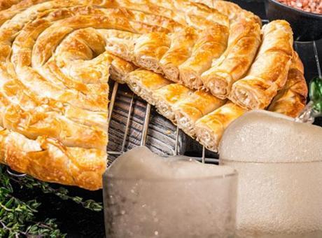 Çıtır çıtır börekler hazırlamak için maden suyu kullanılır mı? Yufka altın gibi kızarıyor