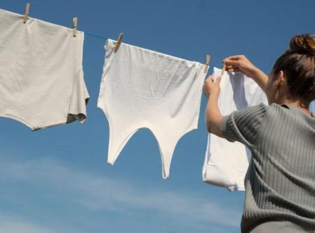 Beyazları yıllardır yanlış yöntemle yıkıyoruz! Makineden kar gibi çıkıyor