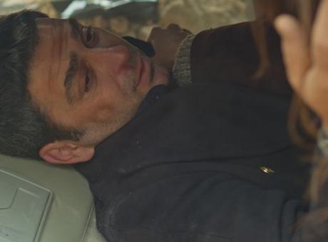 Uzak Şehir'de reytingler alev aldı! Boran fırtınası Cihan'ı uçuruma sürükledi