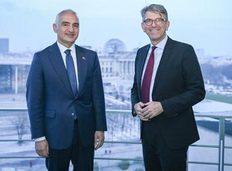 Bakan Ersoy ve Alman Bakan Weimer sergi öncesi buluştu