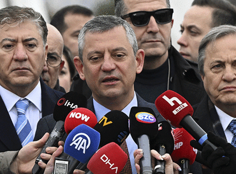 Özgür Özel: CHP, durması gerektiği noktada durmaya devam ediyor