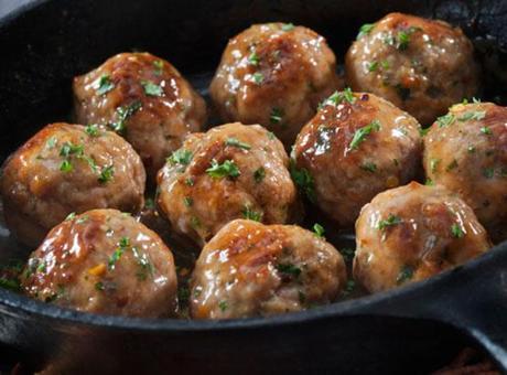 Mangal tadında lokum gibi tavuk köfte tarifi! Sofranın yıldızı, tadı nefis