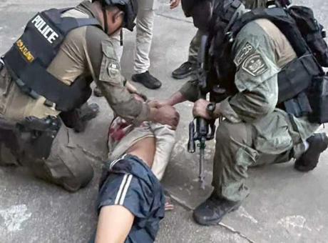 Okulda rehine krizi! Tayland'da 18 yaşındaki silahlı saldırgan dehşet saçtı