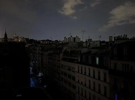 Fransa'da hayat felç oldu! 900 bin hane elektriksiz kaldı, ağaçlar kökünden söküldü