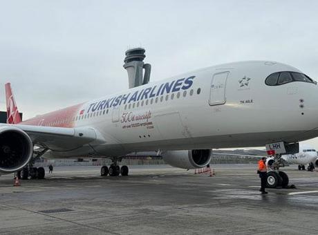 THY, 100 bin çalışanının fotoğrafıyla giydirdiği 500'üncü uçağını tanıttı